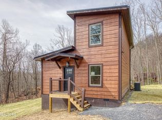 949 Green Bay Dr, Sevierville, TN 37876