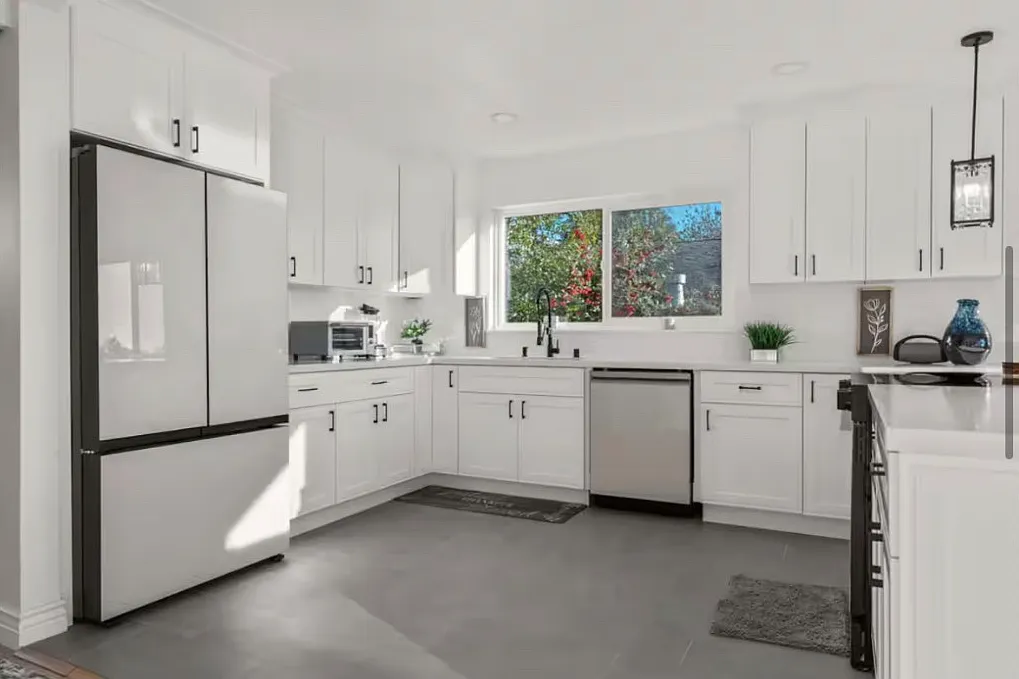 3 bed, 2200 sqft, $6,200 — Photo 3