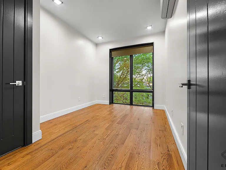 691 Chauncey St #4E — Photo 17