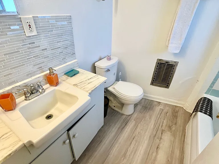 3697 S La Cienega Blvd #15 — Photo 4