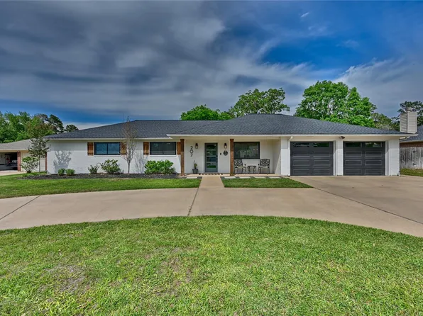 207 Briar Ridge Dr, Bellville, TX 77418