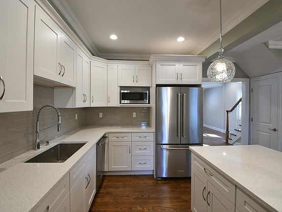 Kitchen/Center Island