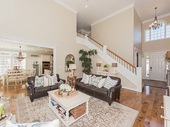 4th image of 2985 Londonderry Ave