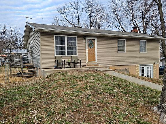 3rd image of 205 Lorraine Dr