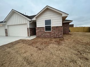 10821 NW 119th Pl, Yukon, OK 73099