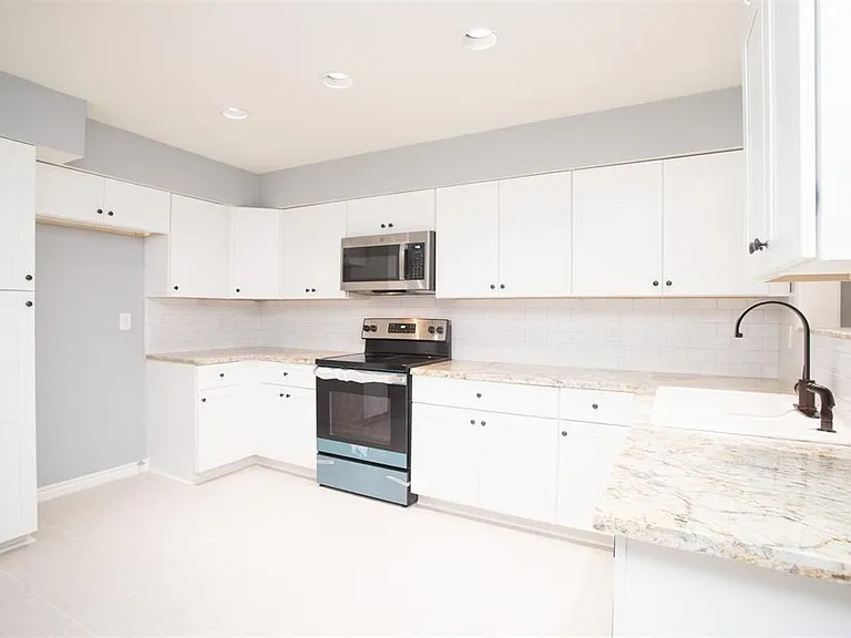5821 Sunforest Dr — Photo 1