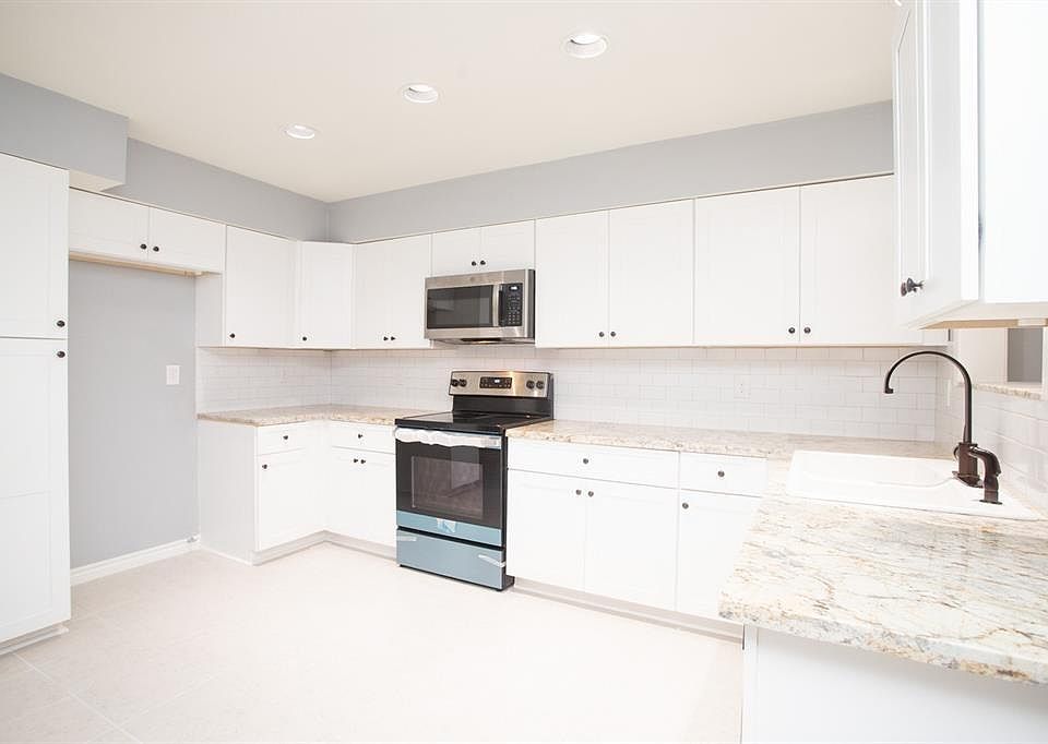 1st image of 5821 Sunforest Dr