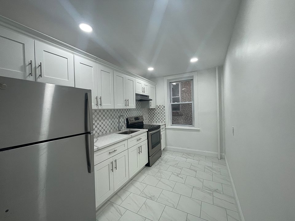 1st image of 3251 Cambridge Ave #1