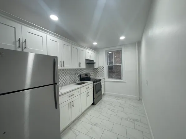 3251 Cambridge Avenue image 1 of 7