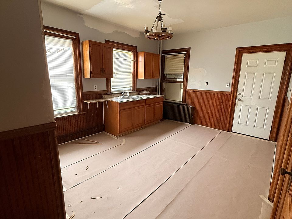 1st image of 188 Walnut St Floor 2