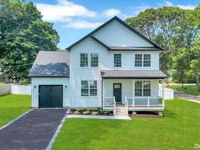 34 Penn Street, Lake Grove, NY, 11755