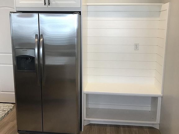 3rd image of 283 W 3250 N