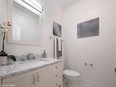 744 W Bittersweet Pl #2, Chicago, IL, 60613