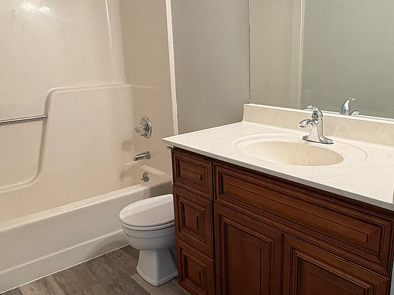 1516 Meadowview Dr — Photo 6