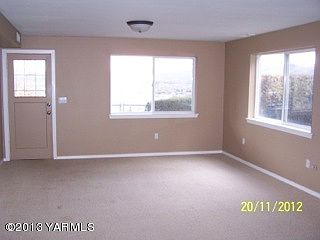 5th image of 411 Hillcrest Dr