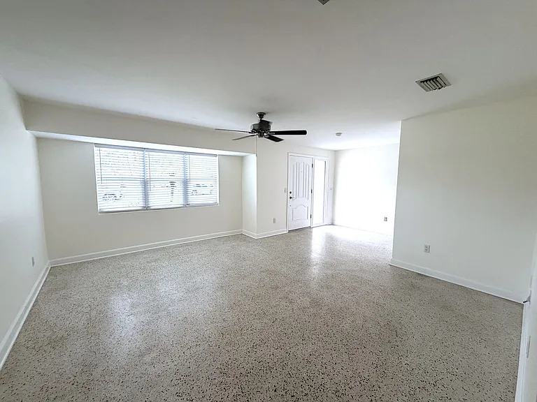 1637 S Mayfair Rd — Photo 6
