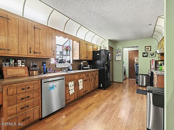 3rd image of 2551 RIDGECREST Avenue