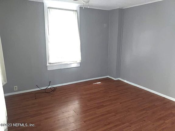 4th image of 1545 STEELE Street