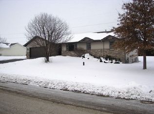 886 Campton Dr, Rockford, IL 61102