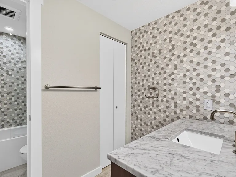 2616 NW 56th St #301 — Photo 20