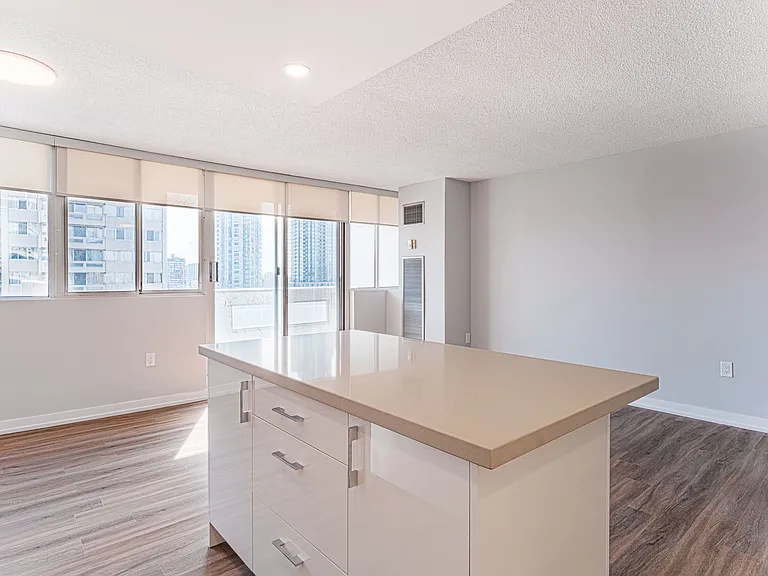 3620 Kaneff Cres — Photo 19