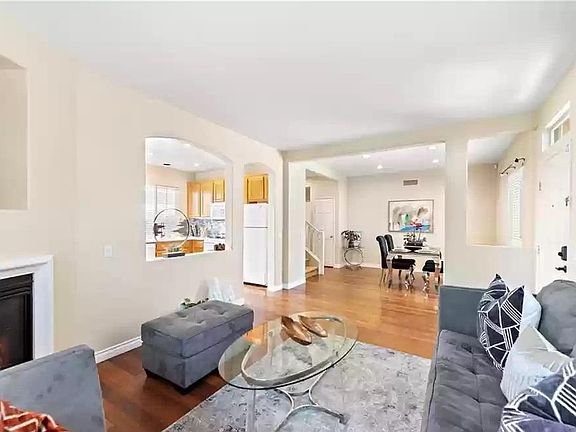 4th image of 59 Danbury Ln