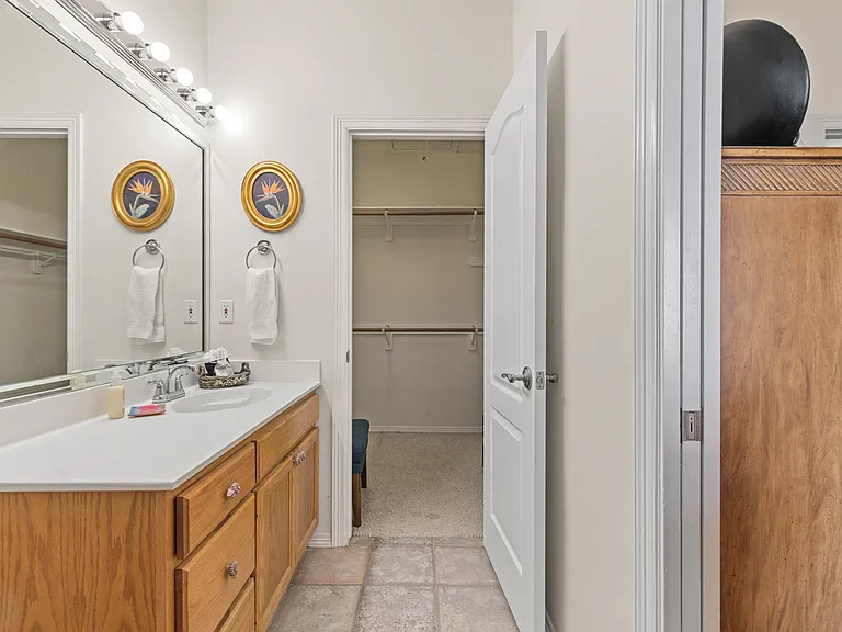 124 E Acapulco St #B — Photo 22