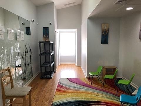 3rd image of 458 Midland Ave