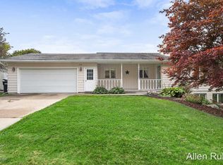 3100 Beechcrest Dr, Hudsonville, MI 49426