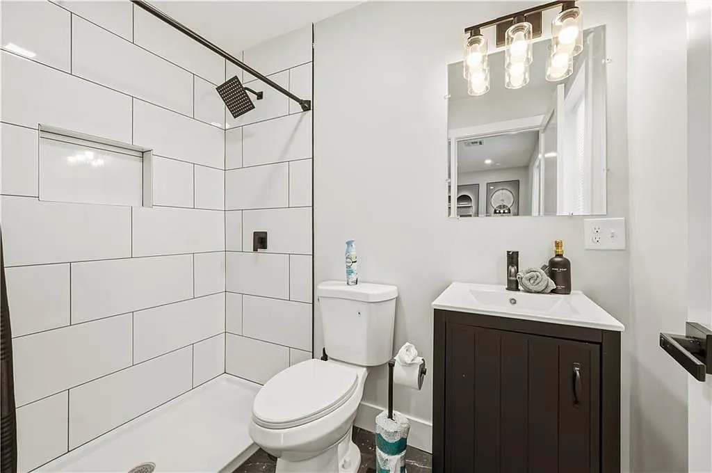 3 bed, 2.0 bath, 1212 sqft, $3,000 — Photo 3