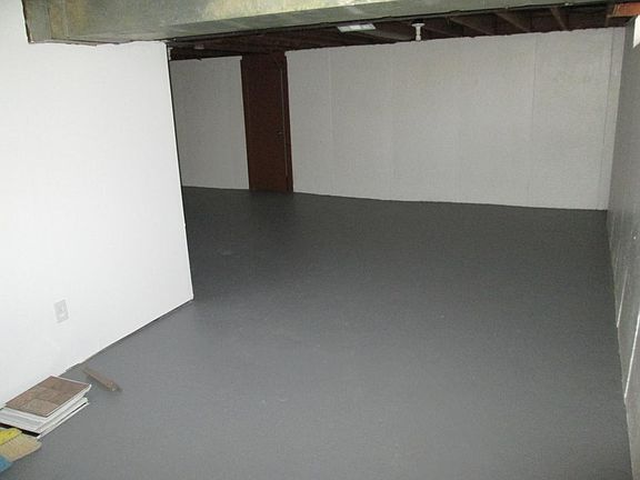 5th image of 15300 Leslie Ave