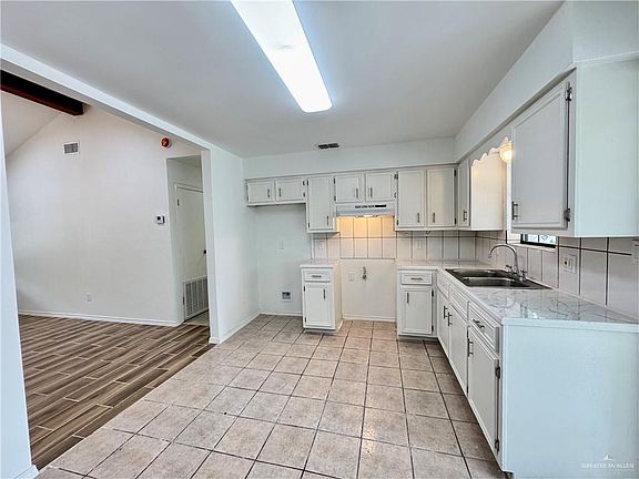 4th image of 1313 Royal Palm St