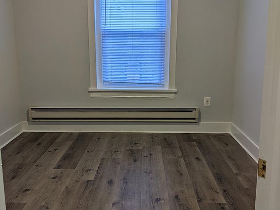 4th image of 241 W Queen Ln APT 2R