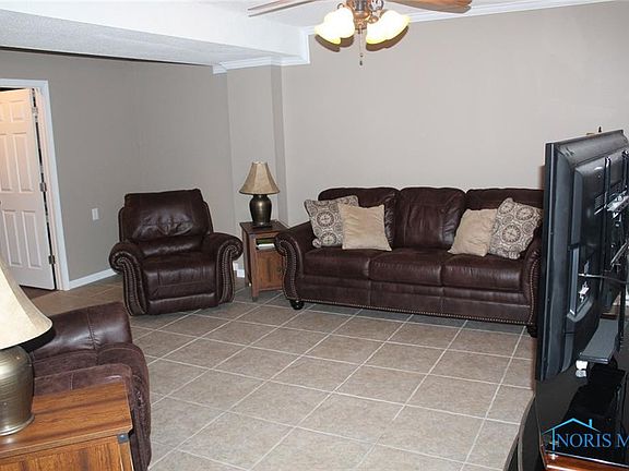 5th image of 338 W Arthur Dr