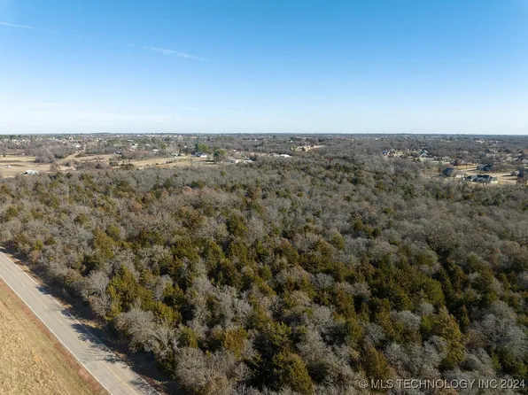 4 S Dobbs Rd, Harrah, OK 73045