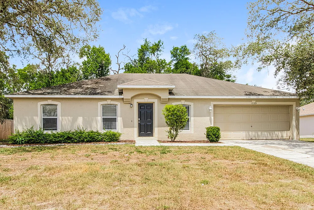 4 bed, 2.0 bath, 1811 sqft, $1,795 — Photo 1