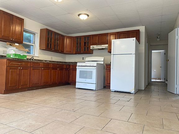 3rd image of 425 N Terrace Ave