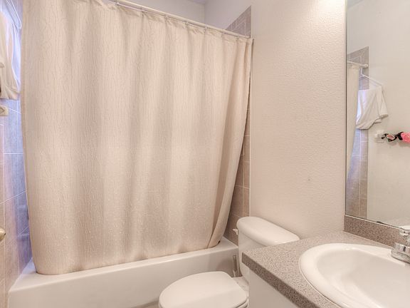 5th image of 9714 Bay Colony Dr