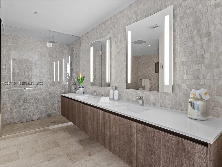 88 SW 7th St #3007 — Photo 17