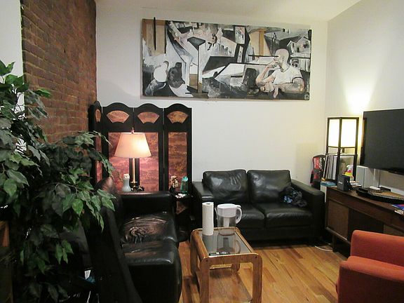 2nd image of 131 Montrose Ave #A2