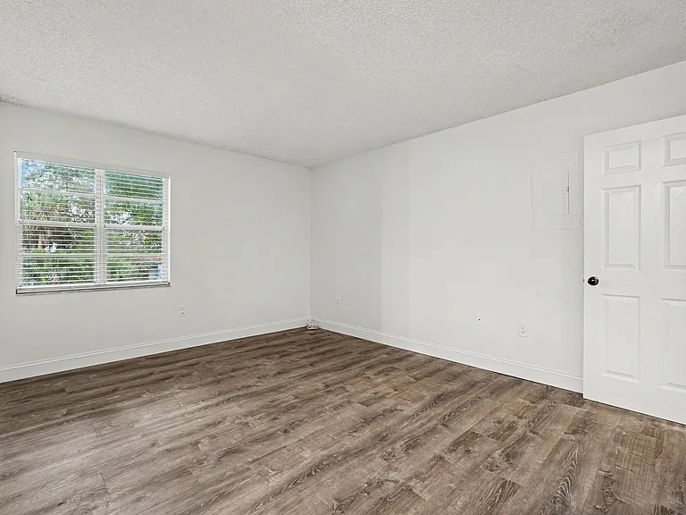 9208 N Connechusett Rd #C — Photo 17