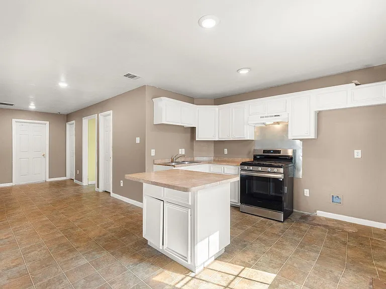 2444 Margaret St #A — Photo 8
