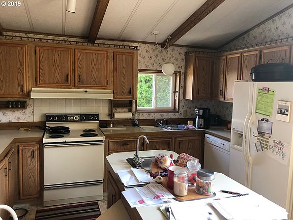 2nd image of 13602 NE 36th St