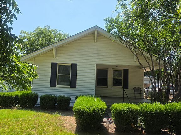 2nd image of 922 Plum St