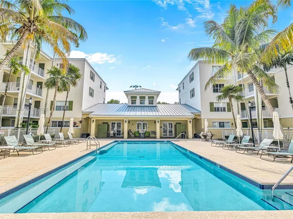 7584 SW 102nd St #101, Pinecrest, FL 33156