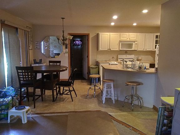 4th image of 230 Peckham St