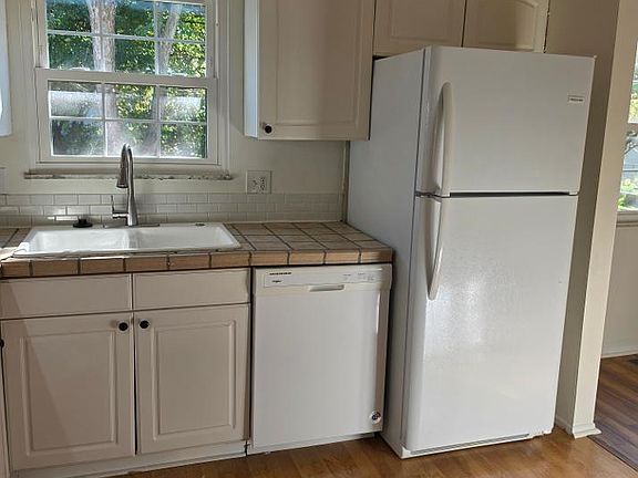 4th image of 3433 Montford Rd S