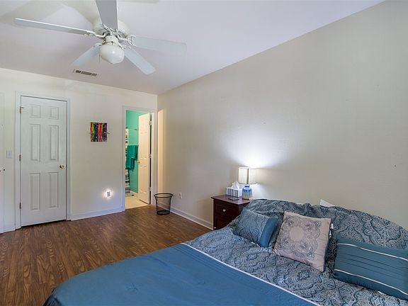 4th image of 61 Summer Brooke Ln