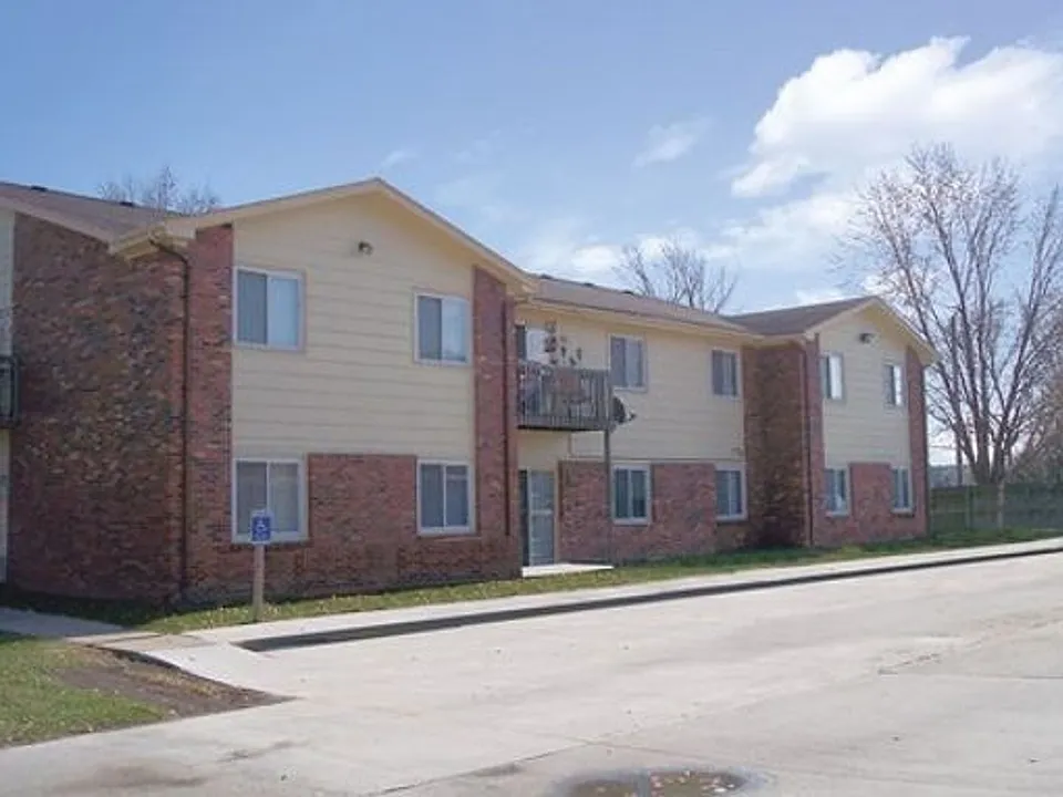 Sunrise Crest Apartments