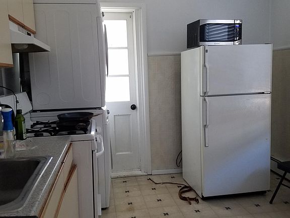 3rd image of 21 King Ave #2
